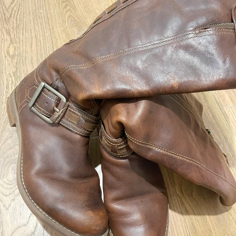 Boots - Picture 2 of 4